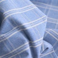 Tissu coton et viscose texturé quadrillage blanc et bleu nuage