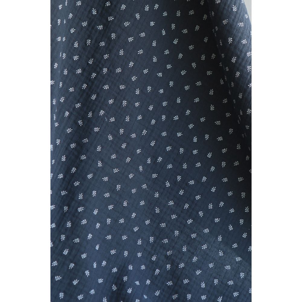 Sacha - Double gaze de coton motif feuilles fond météorite