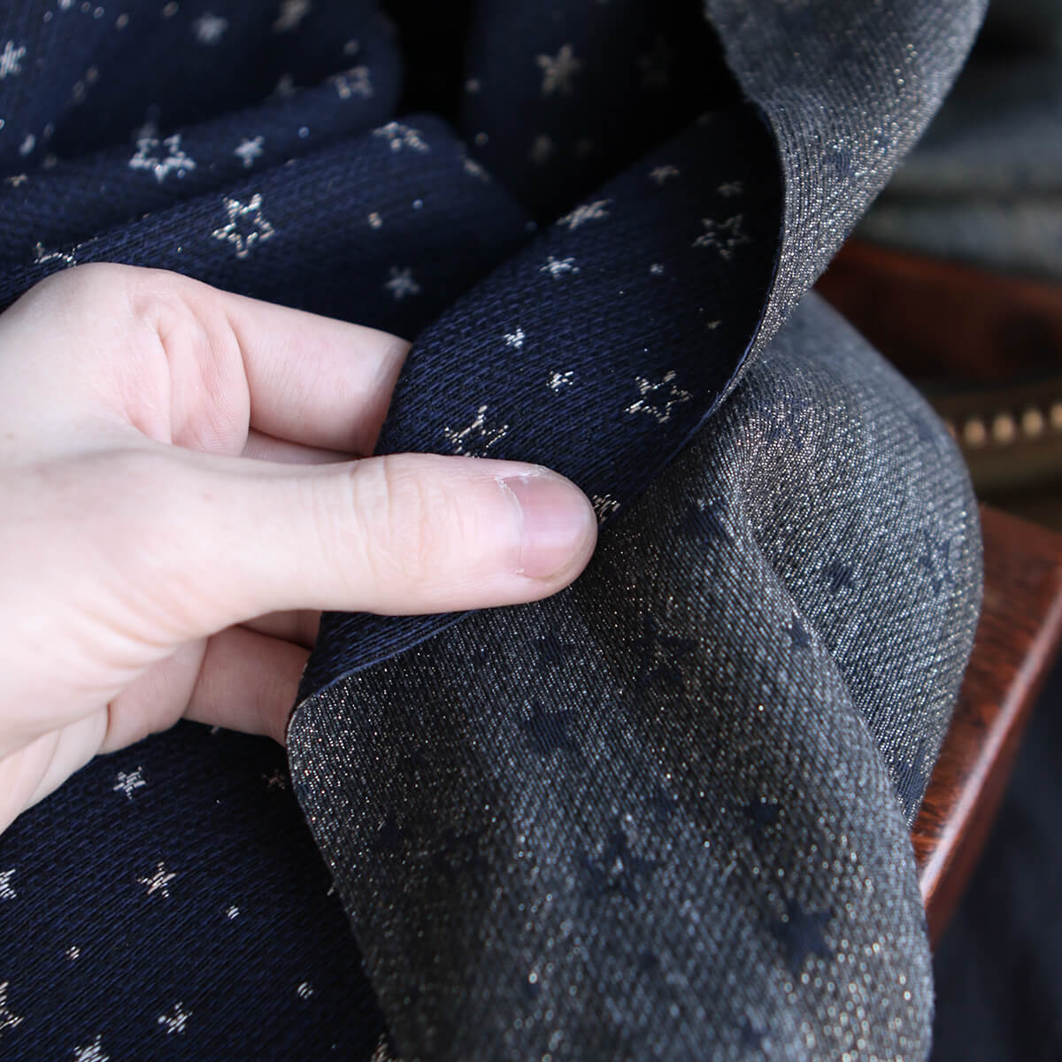 Garino - Tissu Brocart jacquard bleu marine / doré made in France