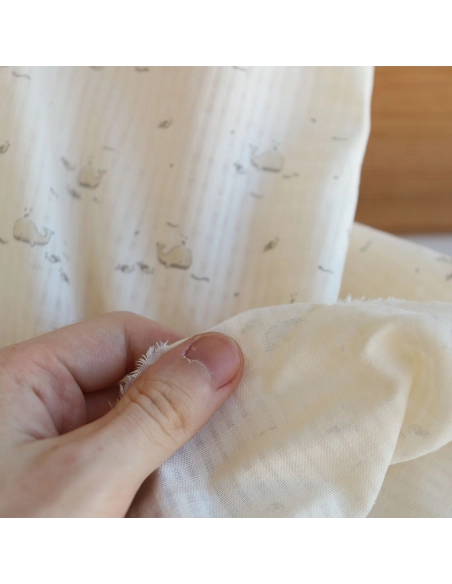 Moby - Seersucker / Coton gaufré doux écru motif marin baleine