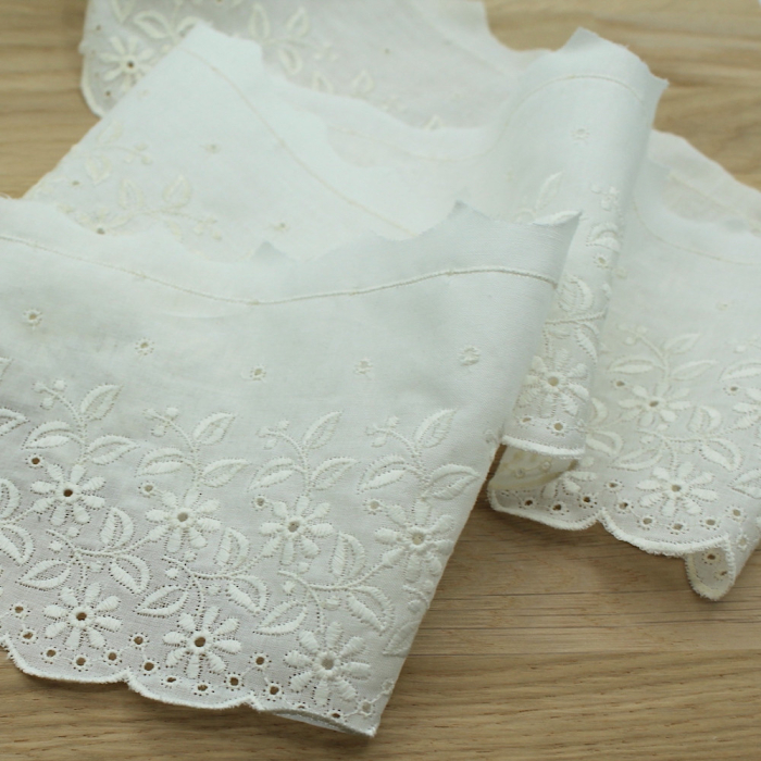 Galon coton broderie anglaise brodé 115mm x 1m écru