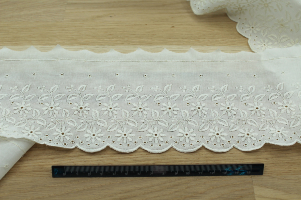 Galon coton broderie anglaise brodé 115mm x 1m écru