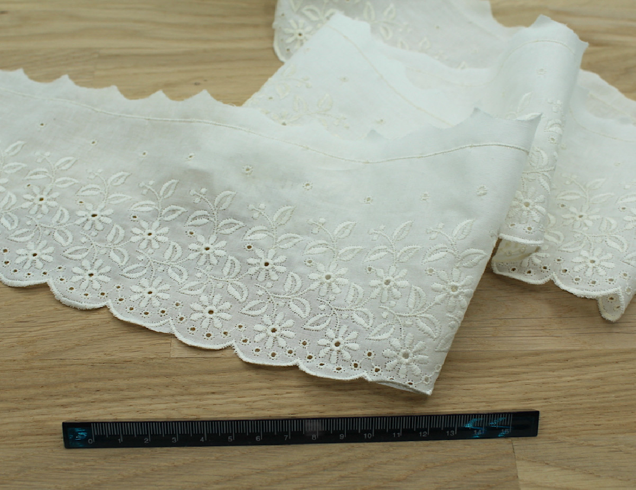 Galon coton broderie anglaise brodé 115mm x 1m écru