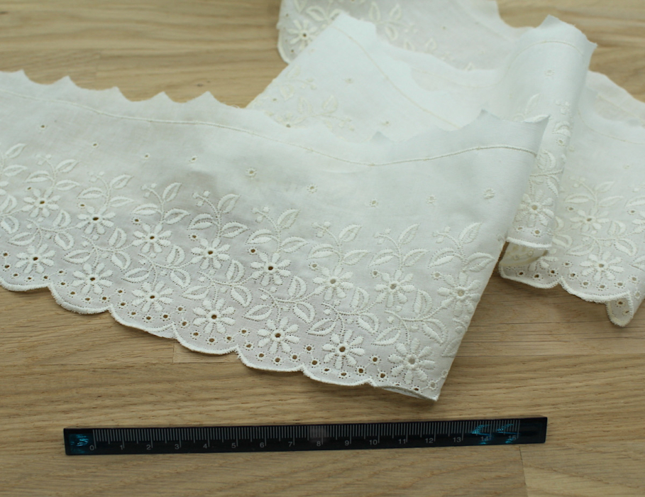 Galon coton broderie anglaise brodé 115mm x 1m écru