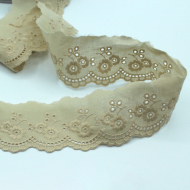 Galon coton broderie anglaise brodé grège 45mm x 1m Galon coton broderie anglaise brodé grège 45mm x 1m