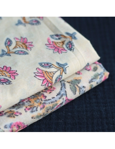 Tissu indien coton hand block traditionnel écru et touches roses