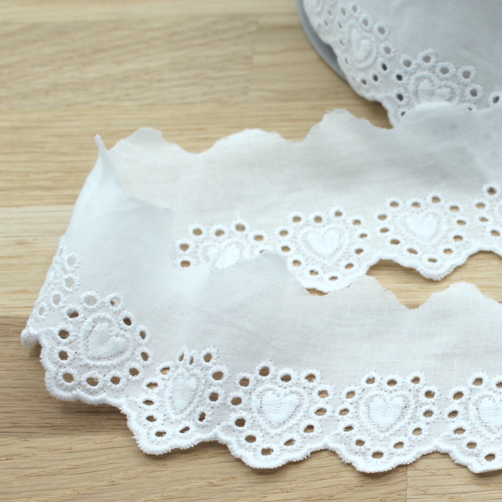 Galon coton broderie anglaise brodé blanc 45mm x 1m Galon coton broderie anglaise brodé blanc 45mm x 1m