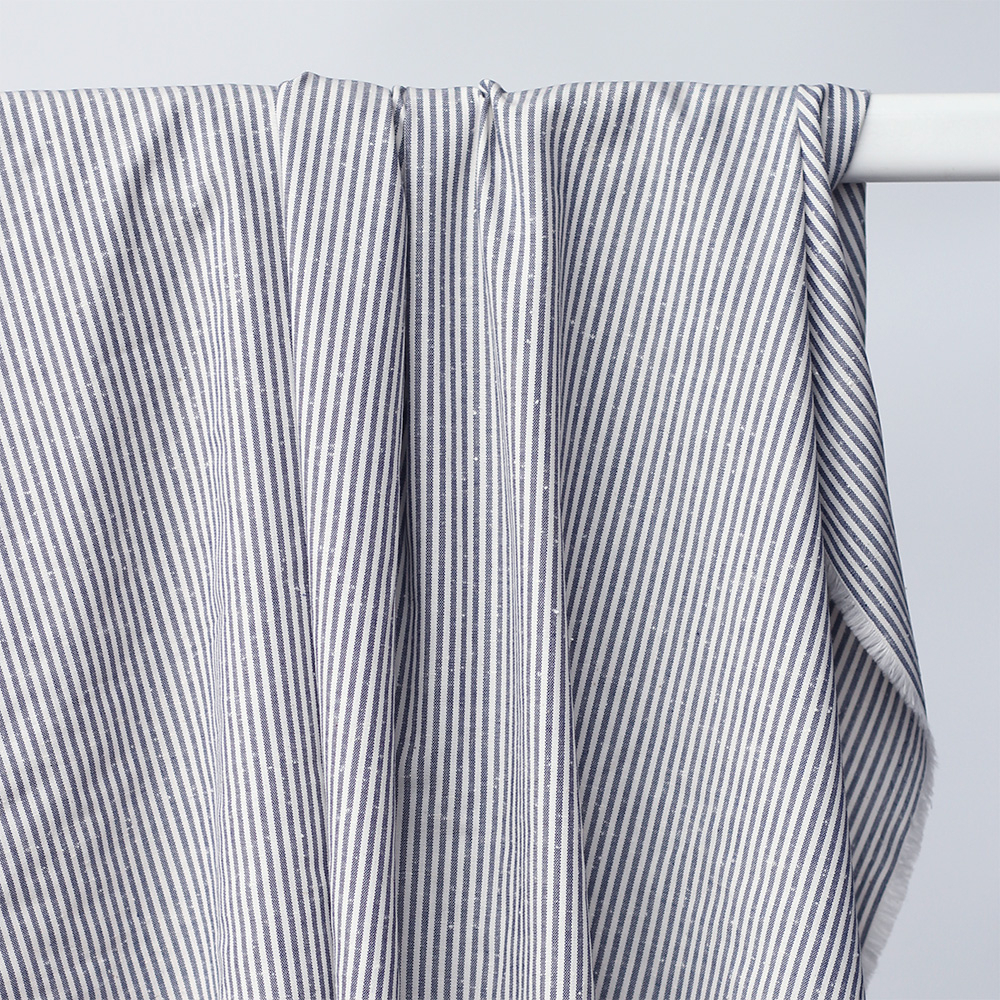 Coton chiné aspect brut rayures moyennes 2mm coloris bleu marine Batikou - 3