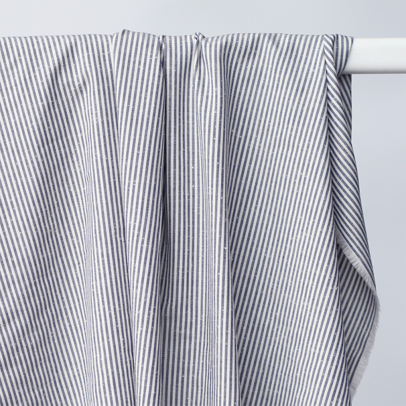Coton chiné aspect brut rayures moyennes 2mm coloris bleu marine Batikou - 3