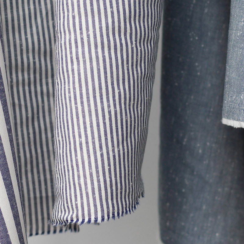 Coton chiné aspect brut rayures moyennes 2mm coloris bleu marine Batikou - 1