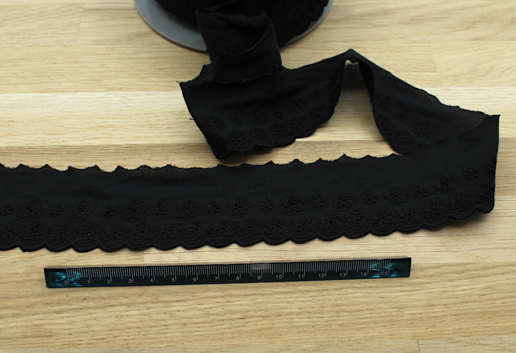 Galon coton broderie anglaise brodé 47mm x 1m noir