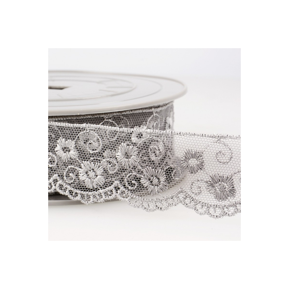 Galon dentelle tulle brodé 35mm x 1m gris Galon dentelle tulle brodé 35mm x 1m gris
