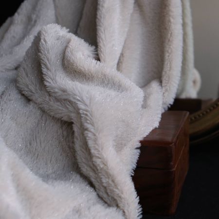 Meora - fausse fourrure / moumoute sherpa lurex écru