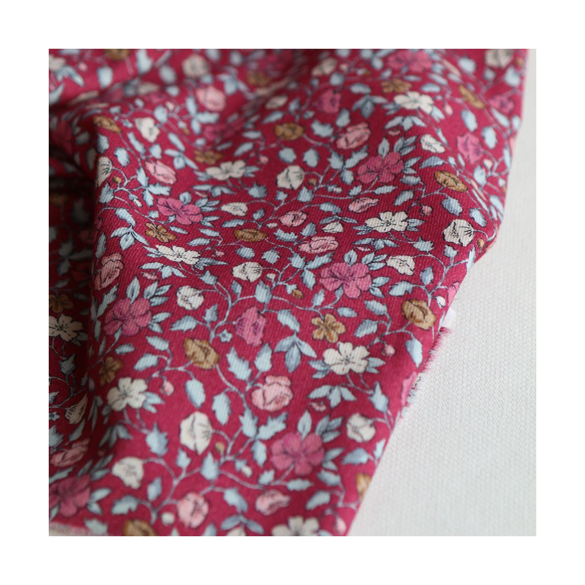 Amelia - Velours milleraies coton organique imprimé fleuri framboise