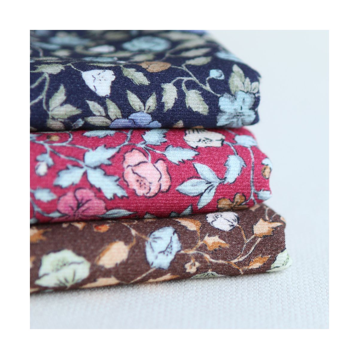 Amelia - Velours milleraies coton organique imprimé fleuri framboise