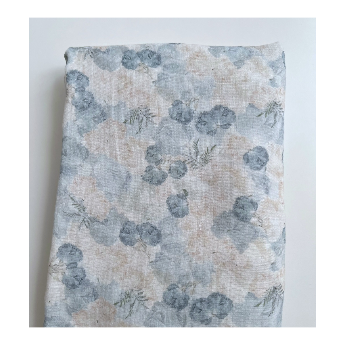 Audrey - Double gaze de coton BIO blanc motif bleu poudré et écru Tissus issus de l'agriculture biologique  - 10