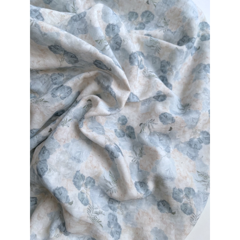 Audrey - Double gaze de coton BIO blanc motif bleu poudré et écru Tissus issus de l'agriculture biologique  - 7