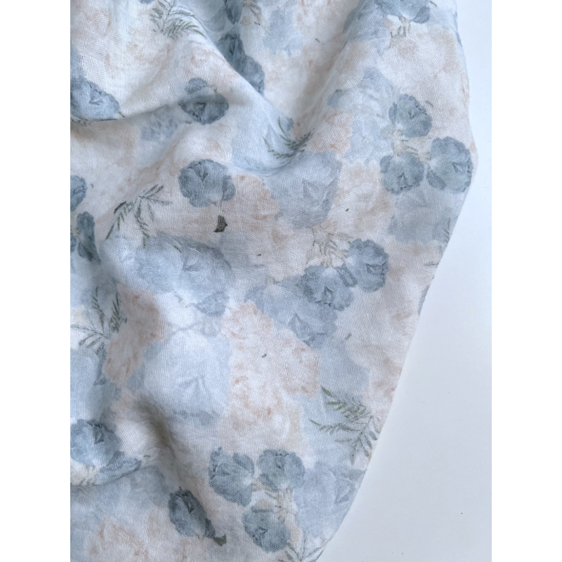 Audrey - Double gaze de coton BIO blanc motif bleu poudré et écru Tissus issus de l'agriculture biologique  - 8