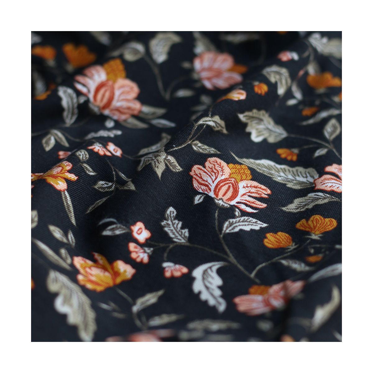 Jersey bambou coton à motif fleuri automne fond noir