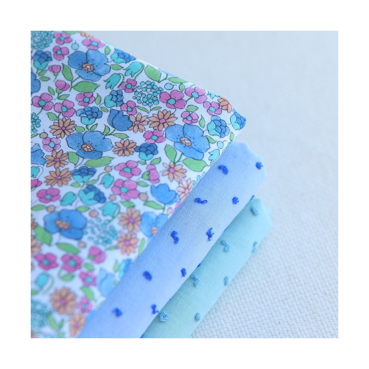 Maelle - Batiste de coton douce à imprimé fleuri bleu