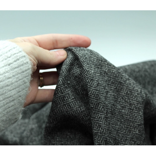 Tissu chevrons texturé coton / laine coloris noir Batikou - 1 2