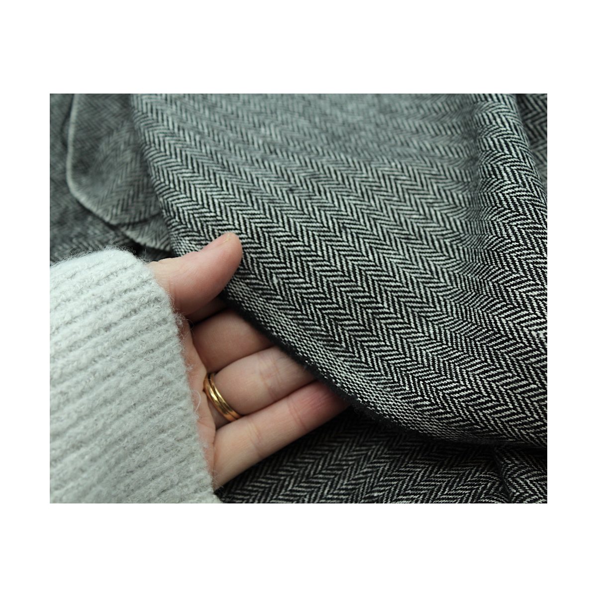 Tissu chevrons texturé coton / laine coloris noir Batikou - 6