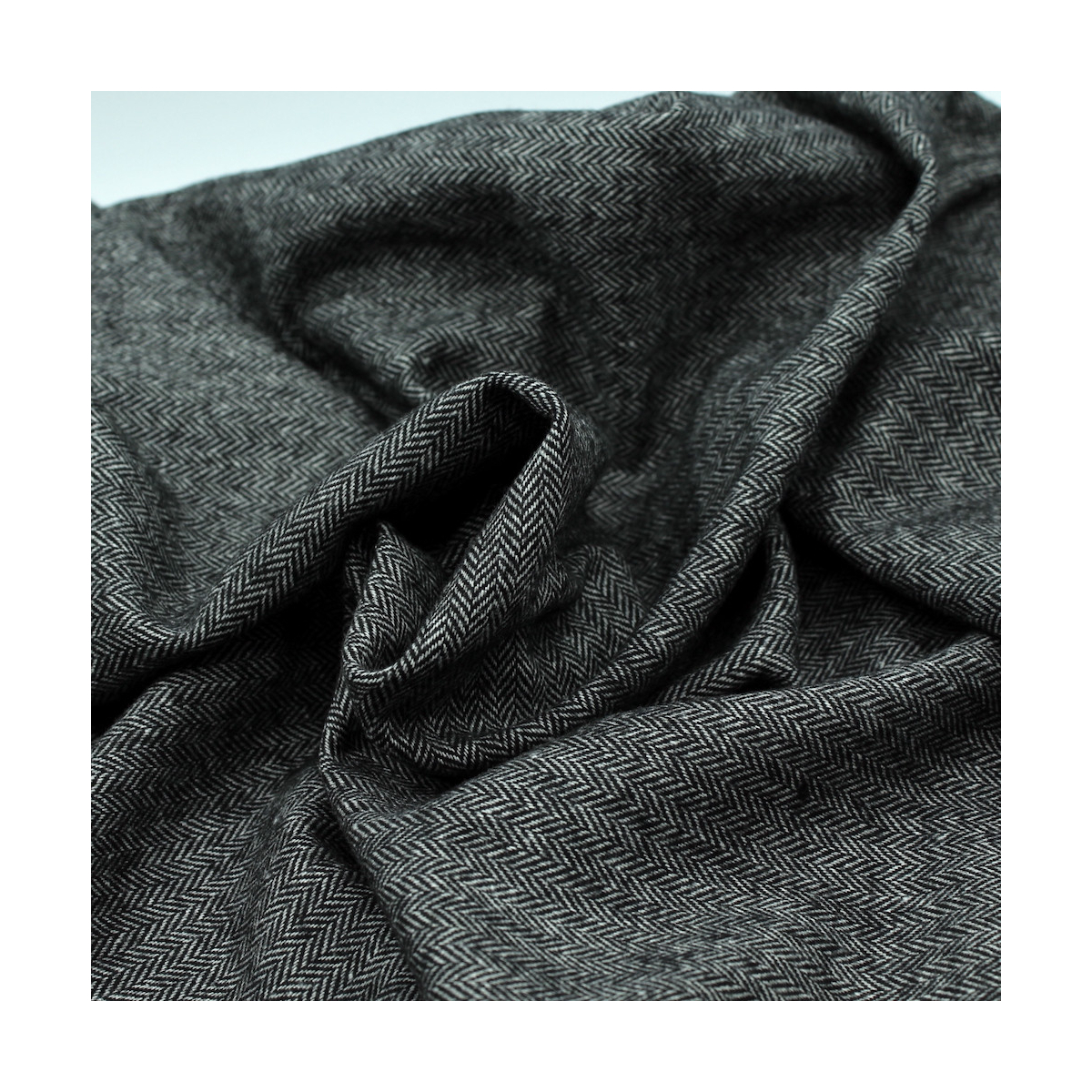 Tissu chevrons texturé coton / laine coloris noir Batikou - 1