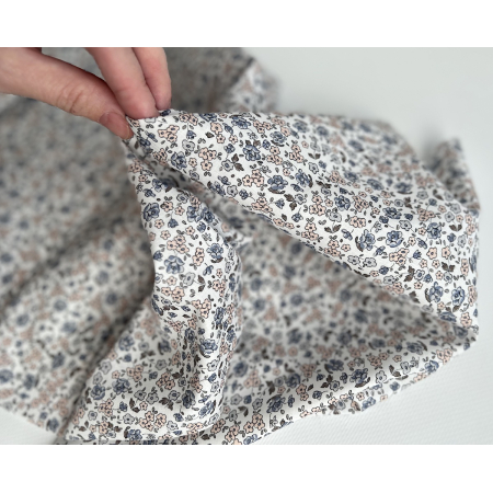 Elbée - Batiste de coton SILKYNE à imprimé fleuri porcelaine Tissus issus de l'agriculture biologique  - 2