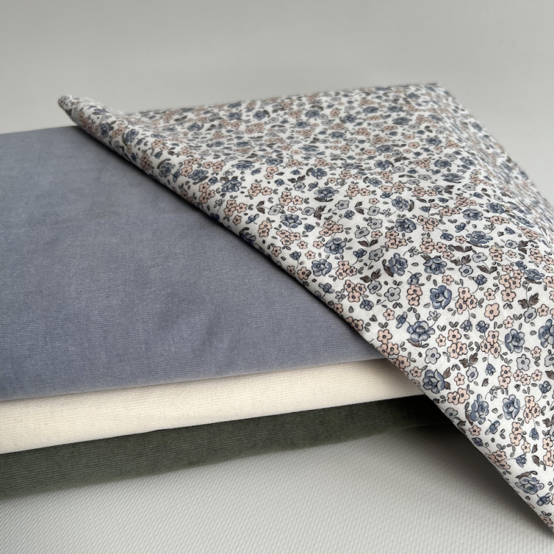 Elbée - Batiste de coton SILKYNE à imprimé fleuri porcelaine Tissus issus de l'agriculture biologique  - 8