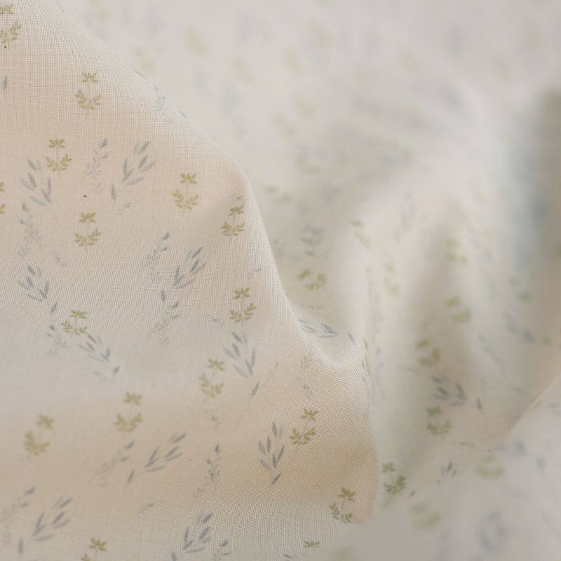 Holly - Popeline douce coton organique fond ivoire fleurs légères