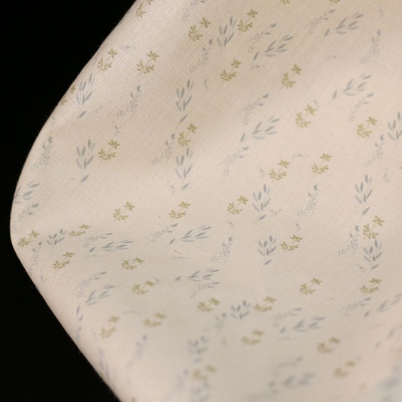 Holly - Popeline douce coton organique fond ivoire fleurs légères