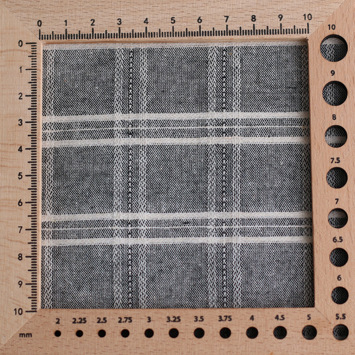 Tissu coton et viscose texturé quadrillage blanc et noir