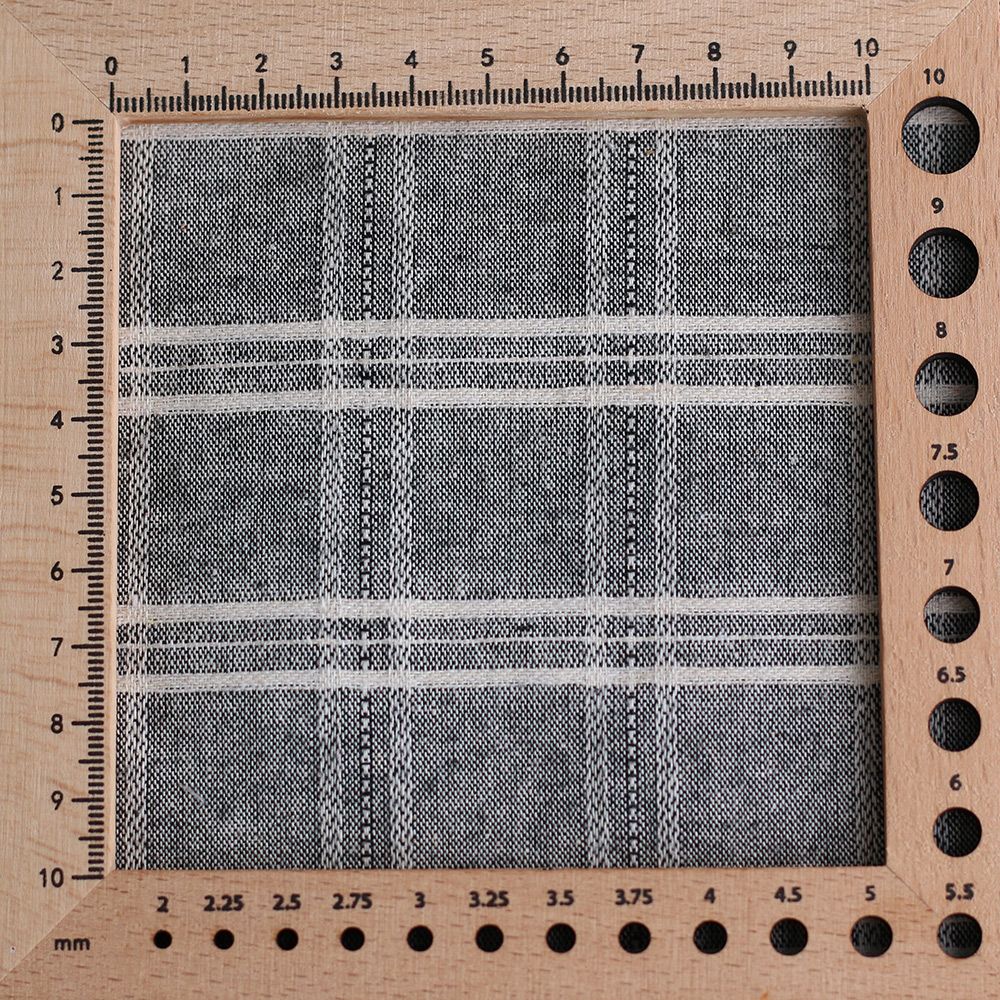 Tissu coton et viscose texturé quadrillage blanc et noir