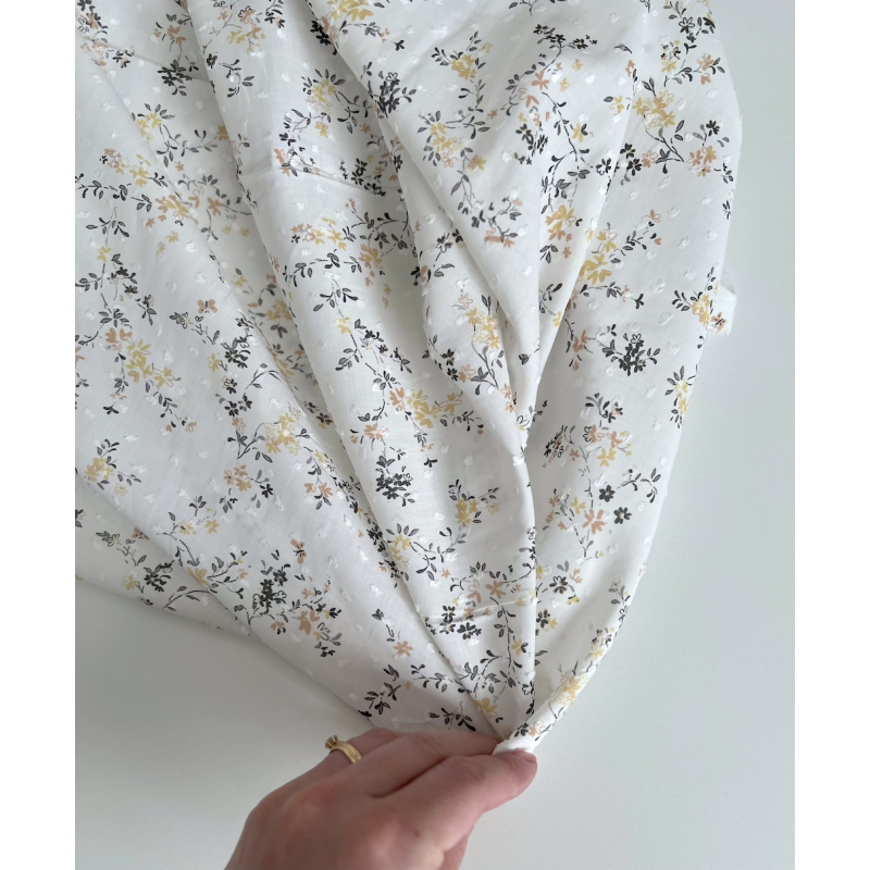 Coline - Plumetis de coton parme imprimé fleuri gris moutarde Tissus issus de l'agriculture biologique  - 5