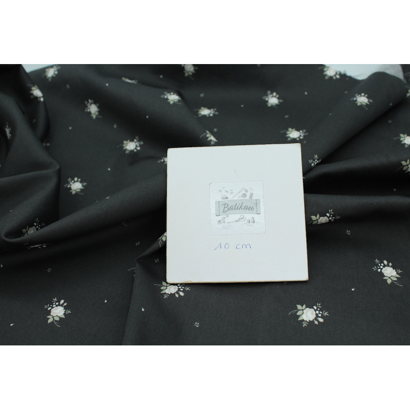 Coton satiné motif Lily exclusif Batikou fond faux noir