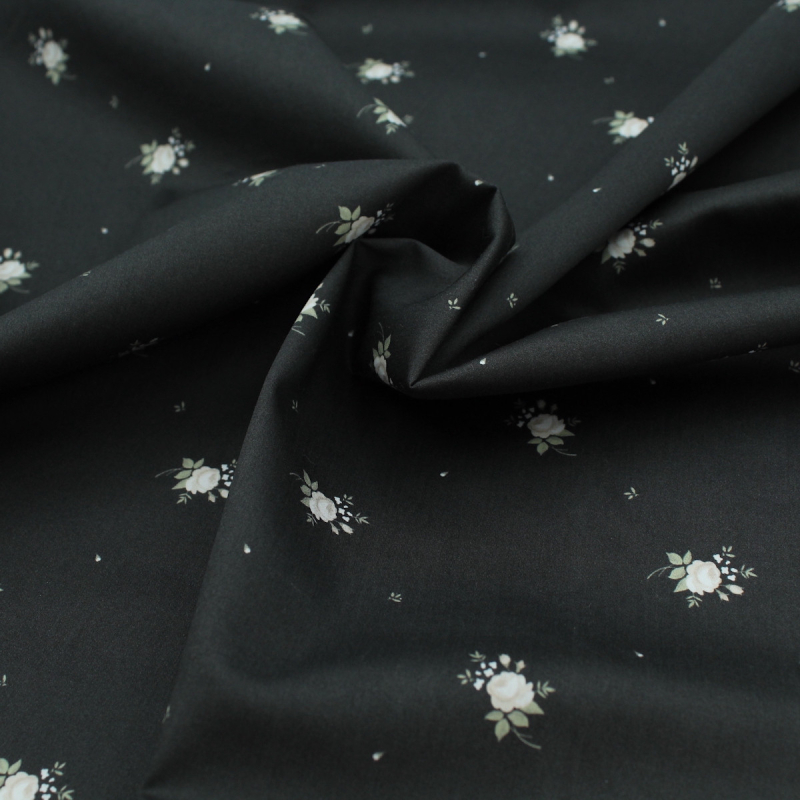 Coton satiné motif Lily exclusif Batikou fond faux noir