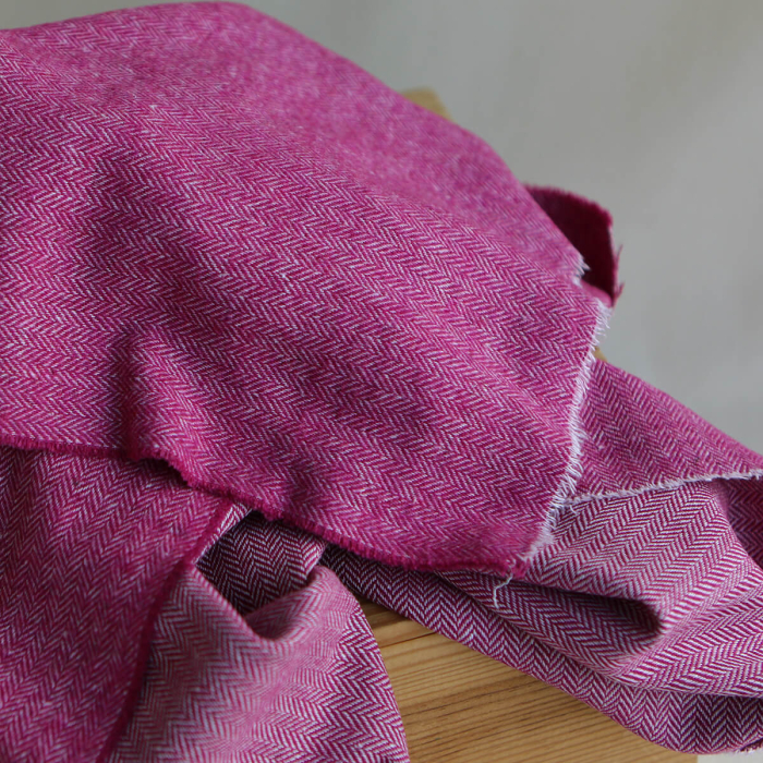 Tissu laine coton viscose chevrons couture luxe manteau chaud framboise
