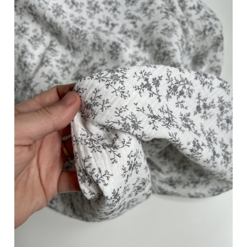 Meriem - Double gaze de coton BIO exclusif blanc à motifs fleuris gris Tissus issus de l'agriculture biologique  - 7