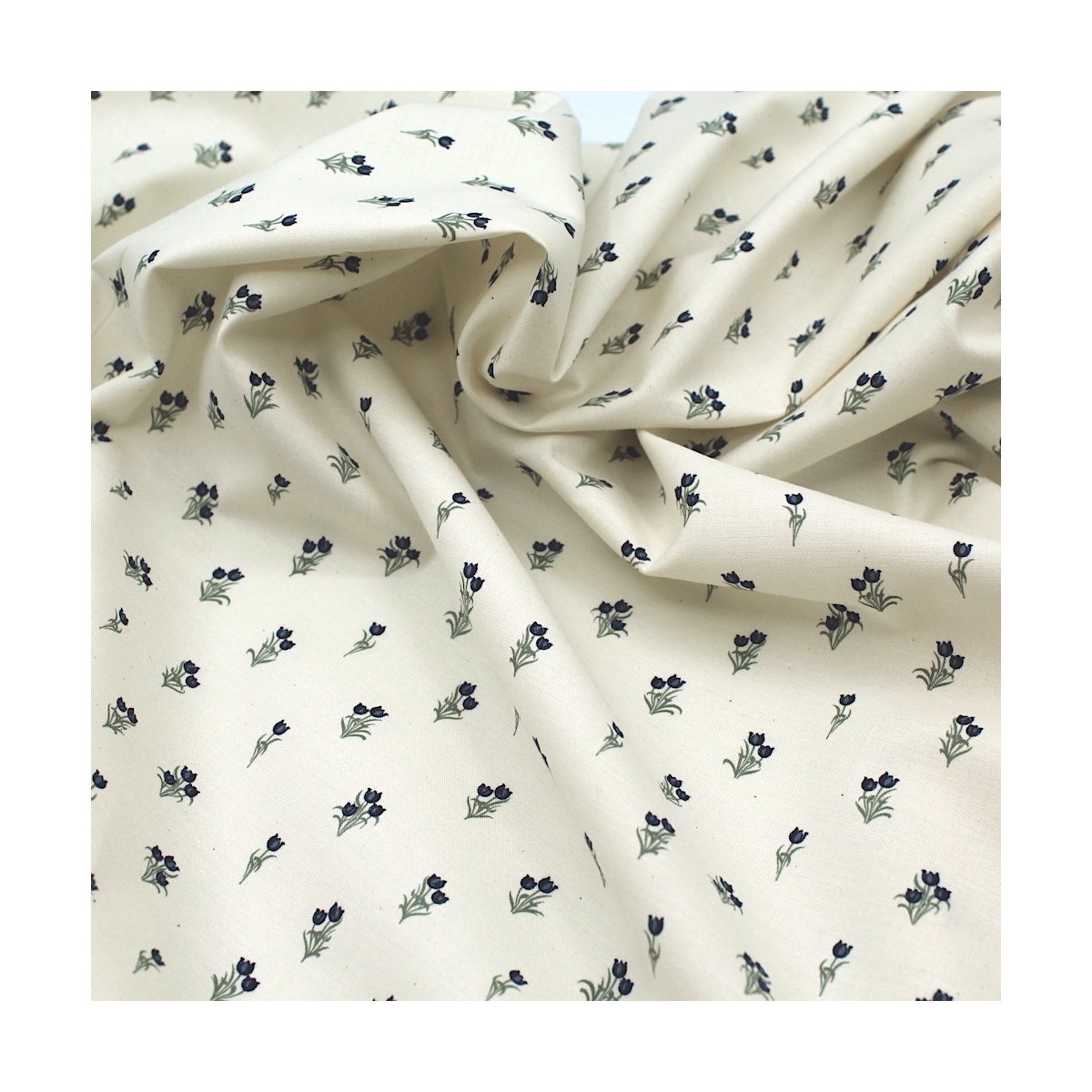 Popeline fine et douce coton organique fond ivoire imprimé tulipes marine