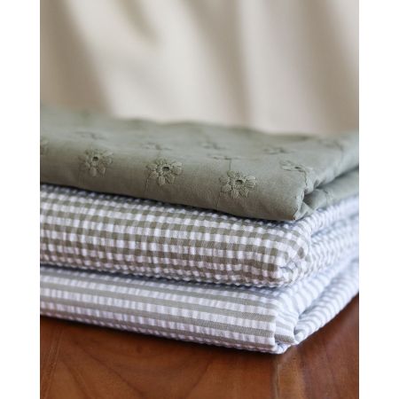 Voile de coton broderies fleuri ton sur ton kaki