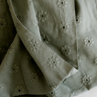 Voile de coton broderies fleuri ton sur ton kaki clair