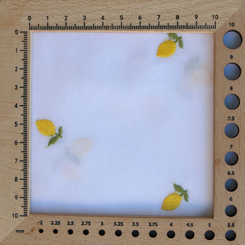 Basile - Voile de coton blanc broderies petits citrons