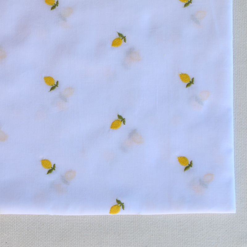 Basile - Voile de coton blanc broderies petits citrons