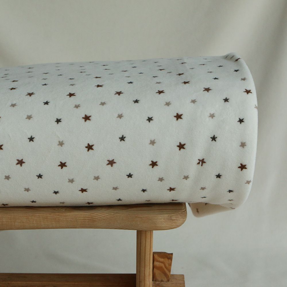 Stars - Velours de coton Nicky fond blanc lait motif étoiles marron