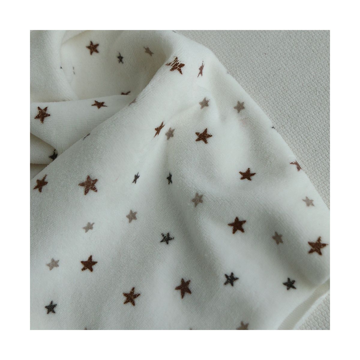 Stars - Velours de coton Nicky fond blanc lait motif étoiles marron