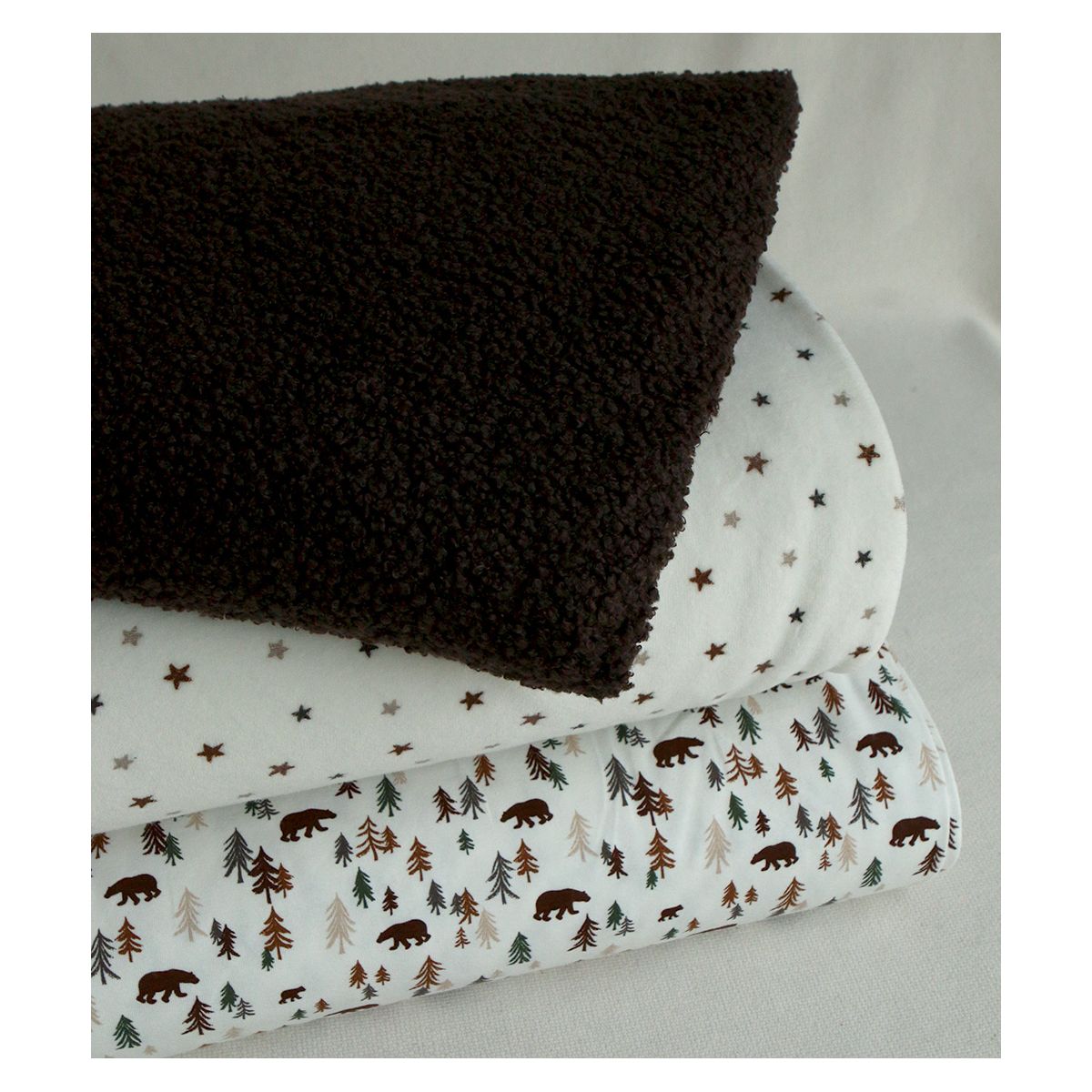 Stars - Velours de coton Nicky fond blanc lait motif étoiles marron