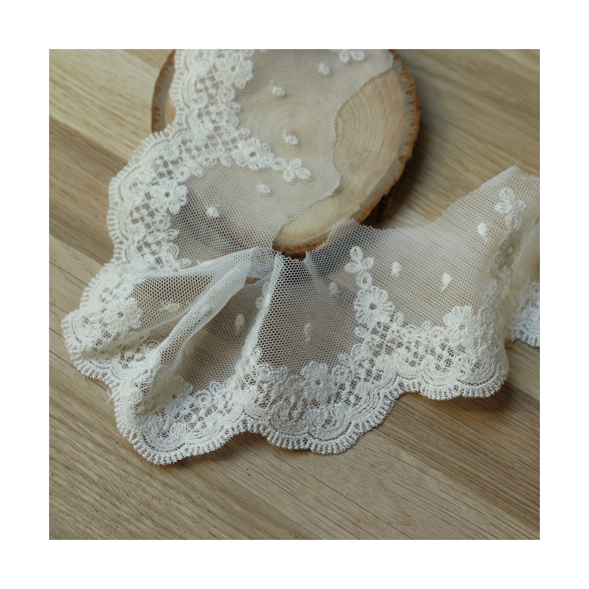 Galon tulle souple broderie anglaise brodé 70mm x 1m Galon tulle souple broderie anglaise brodé 70mm x 1m