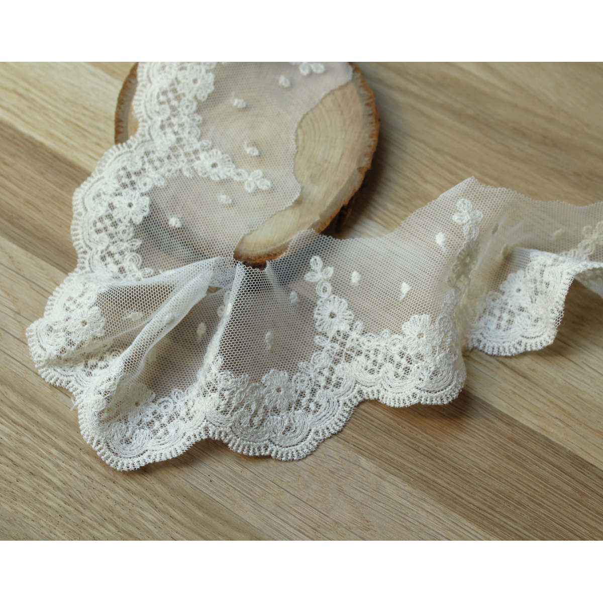 Galon tulle souple broderie anglaise brodé 70mm x 1m Galon tulle souple broderie anglaise brodé 70mm x 1m