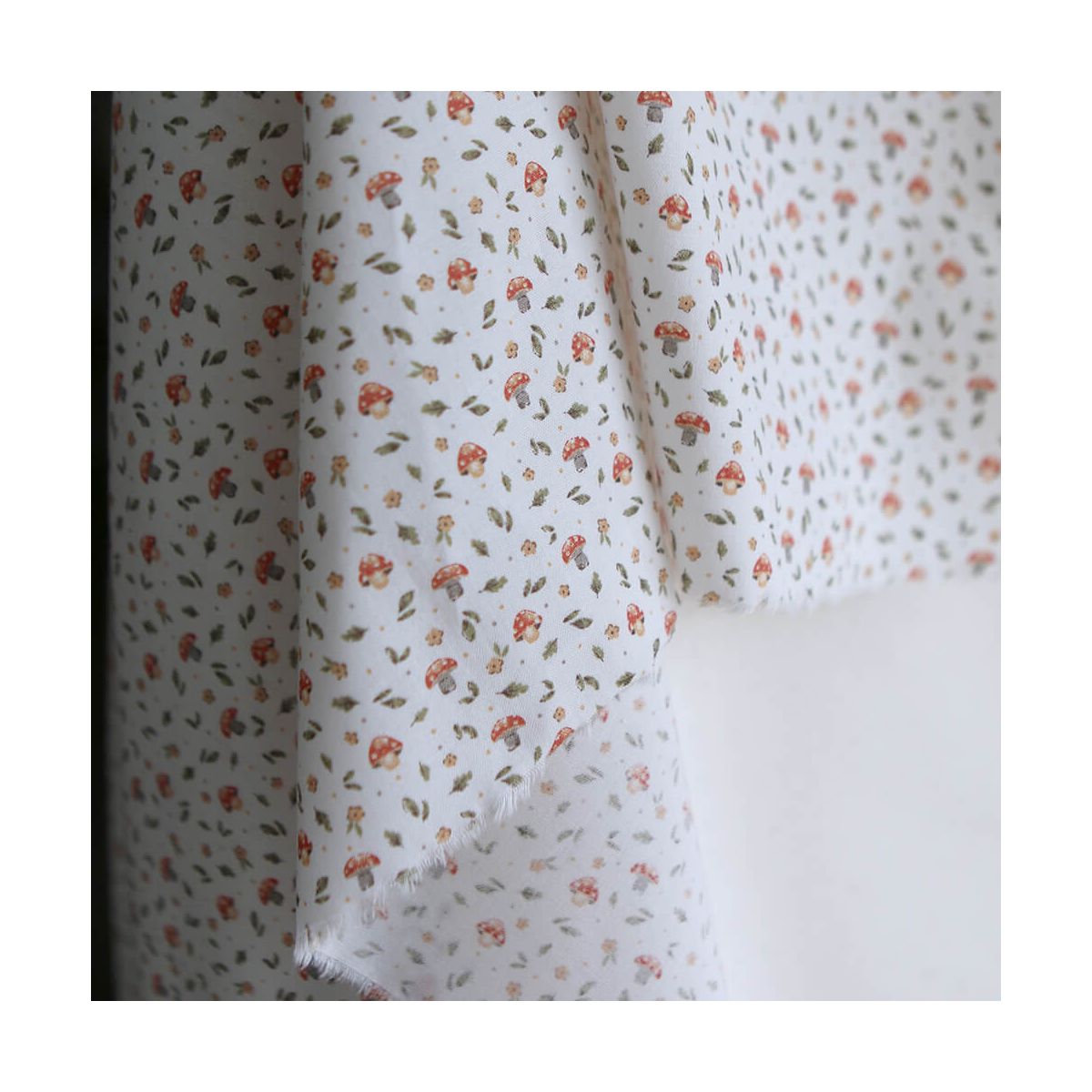 Amanite - Popeline de coton BIO imprimé champignon rouge orangé et vert