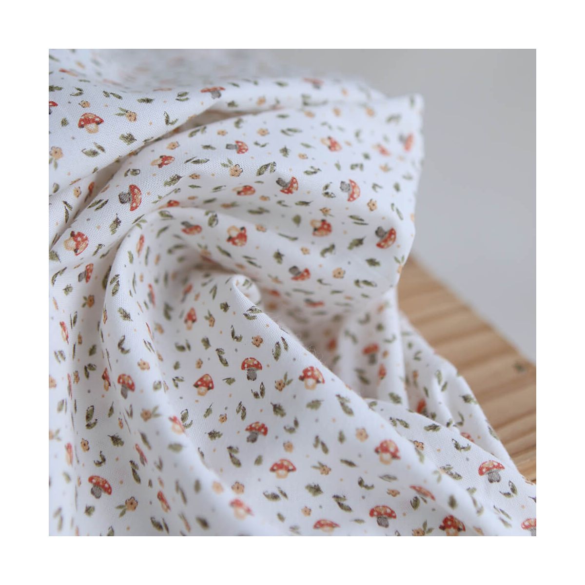 Amanite - Popeline de coton BIO imprimé champignon rouge orangé et vert